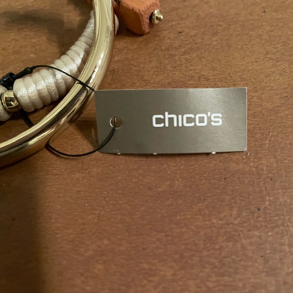 Chico’s Kalani set of 2 stretch bracelets- gold tone with neutral beads NWT - Picture 8 of 9